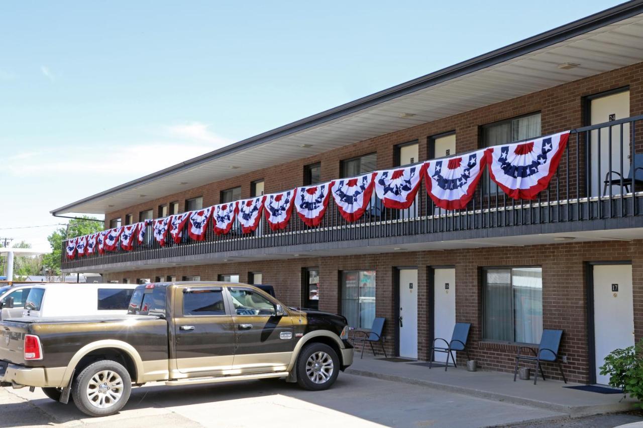 Roundup Big Sky Motel מראה חיצוני תמונה